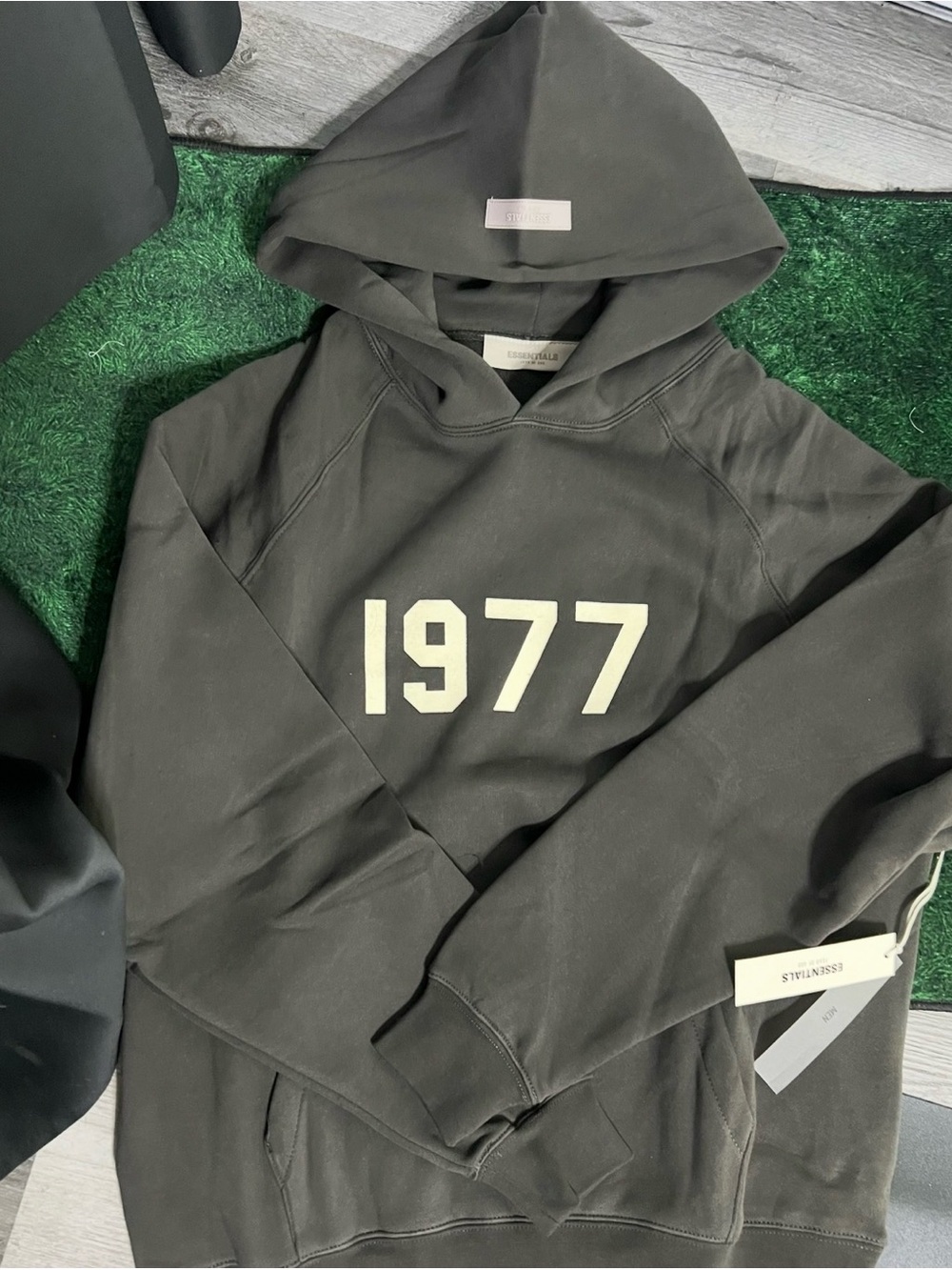 Essentials Men’s 1977 Hoodie - Black with Cream Print